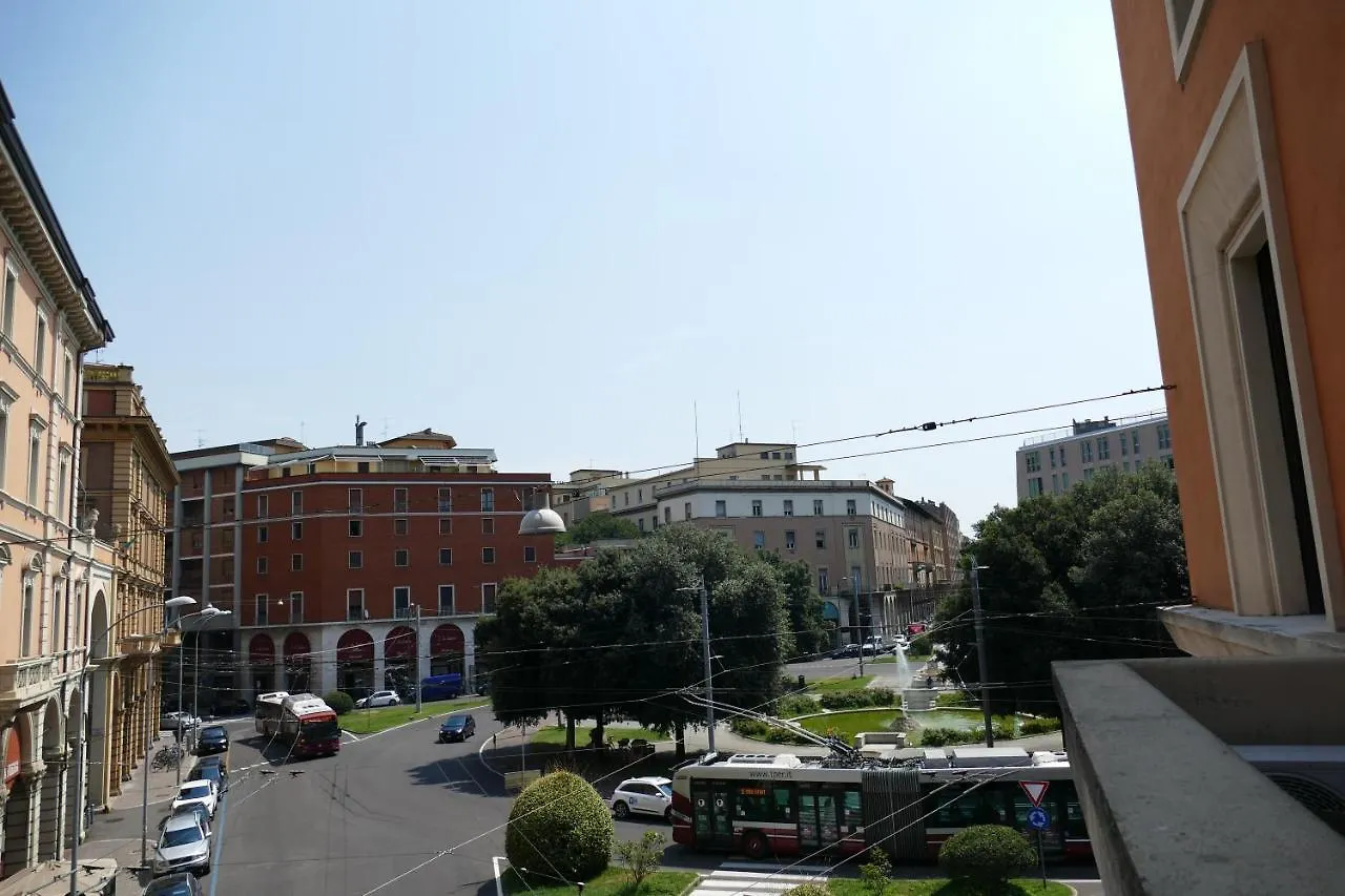 Piazza dei Martiri Appartamento Bologna