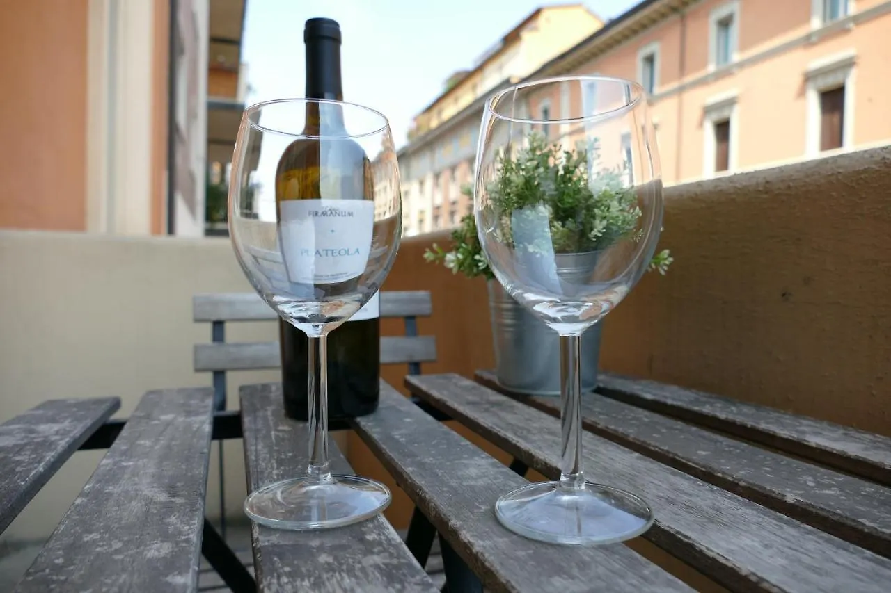Piazza dei Martiri Appartamento Bologna