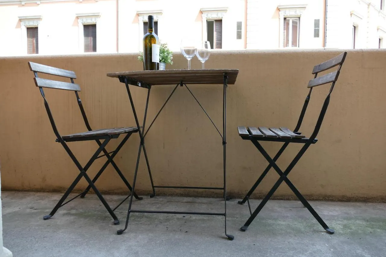 Piazza dei Martiri Appartamento Bologna Italia