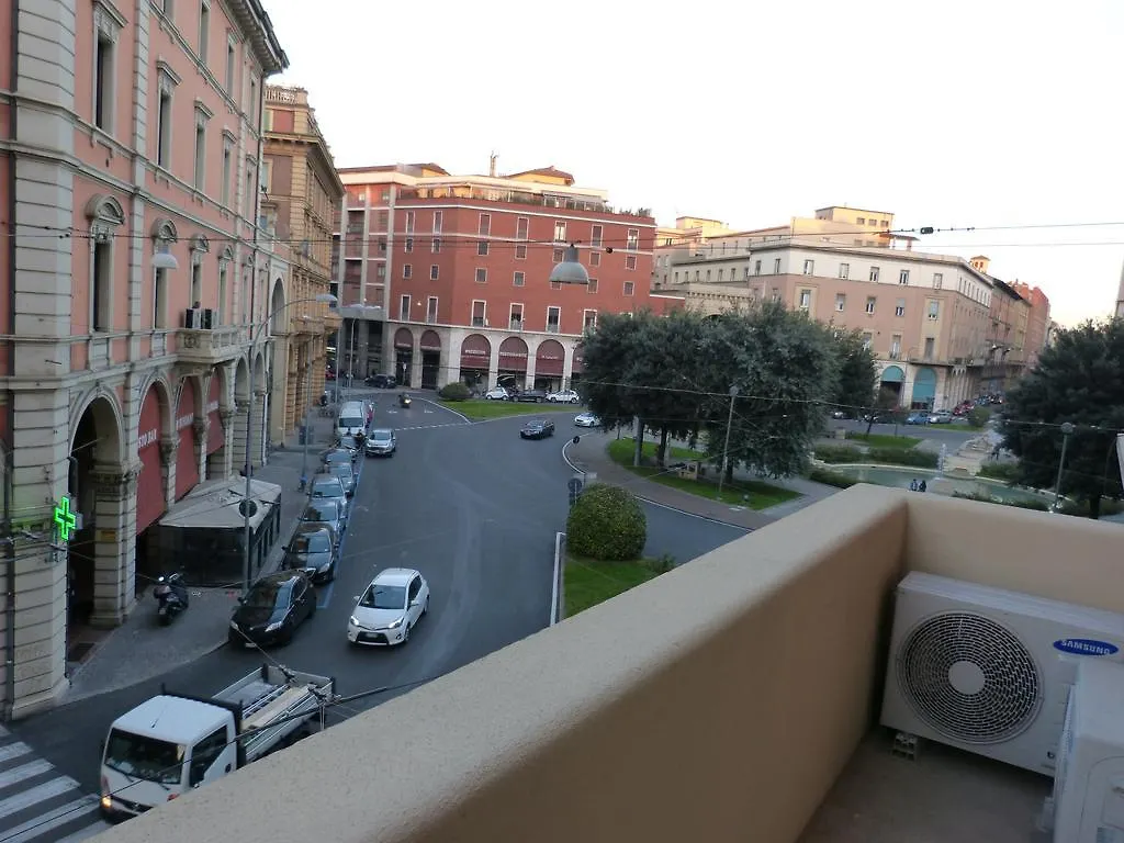 Piazza dei Martiri Appartamento Bologna